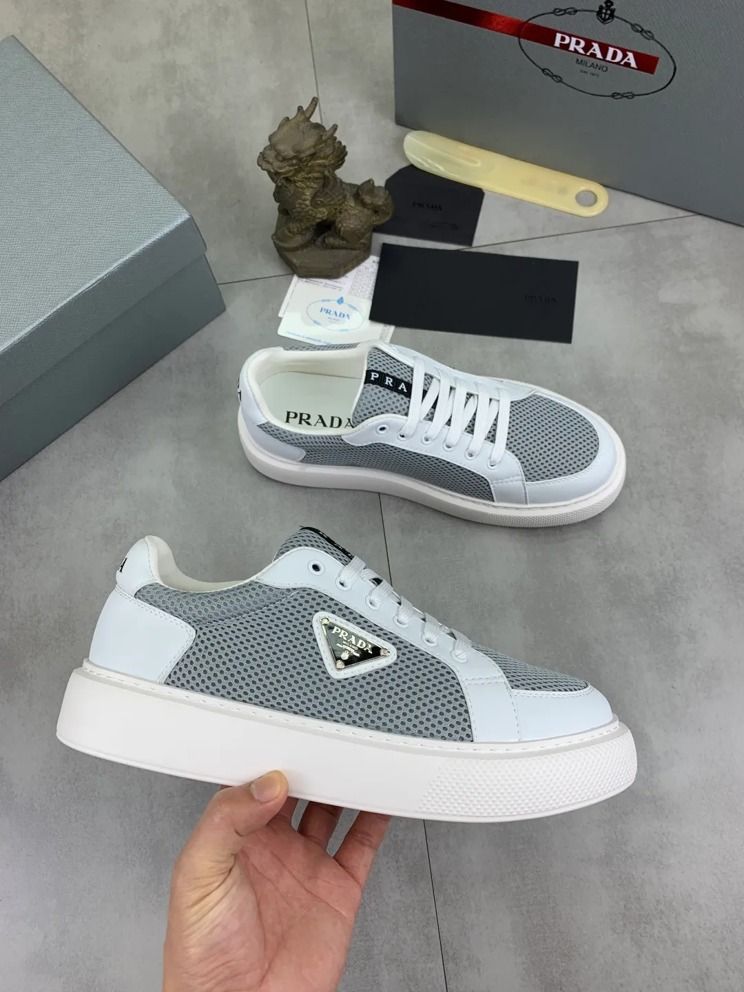 Men's shoes 💰P580💰 [New style] High version official website popular models are on the market, 🆘 Trendy brand (Prada) mainly promotes popular models, avant-garde and versatile fashion men's shoes private version mold opening, cowhide surface splicing 1:1.. Fashionable and simple, original imported cowhide lining cowhide feet; the atmosphere and personality are more fashionable, eye-catching and pursuing class. It will subvert the old idea and be a must-have for fashion trendsetters with you! Must keep it for yourself! Tall and comfortable, large and low, high-end quality workmanship. Size: 38-44 6️⃣colors available.